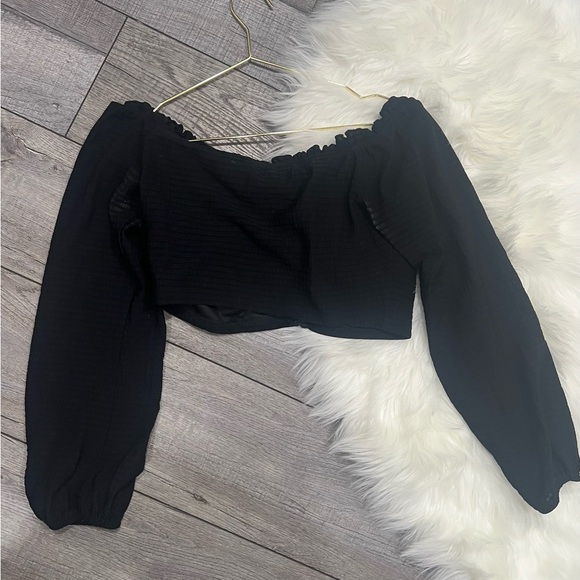 Black Long Sleeve Crop Top - Picture 2 of 3